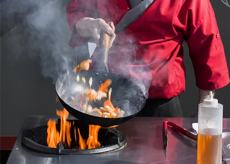 小户型客厅如何布局显宽敞,小户型客厅怎么装修比较显大