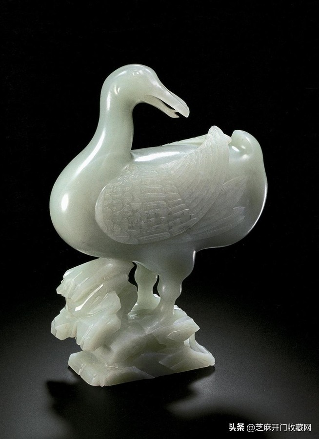 鸡血玉和翡翠哪个对身体更有好处,玉和翡翠对人体的好处和坏处图片