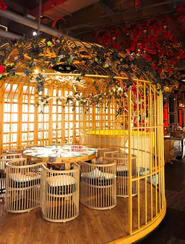 被关在花园“笼子”里吃火锅,这家春熙路的网红店,板眼儿真多!