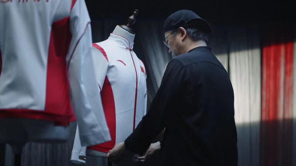 鸿星尔克和安踏比谁的好,鸿星尔克对比安踏哪种好