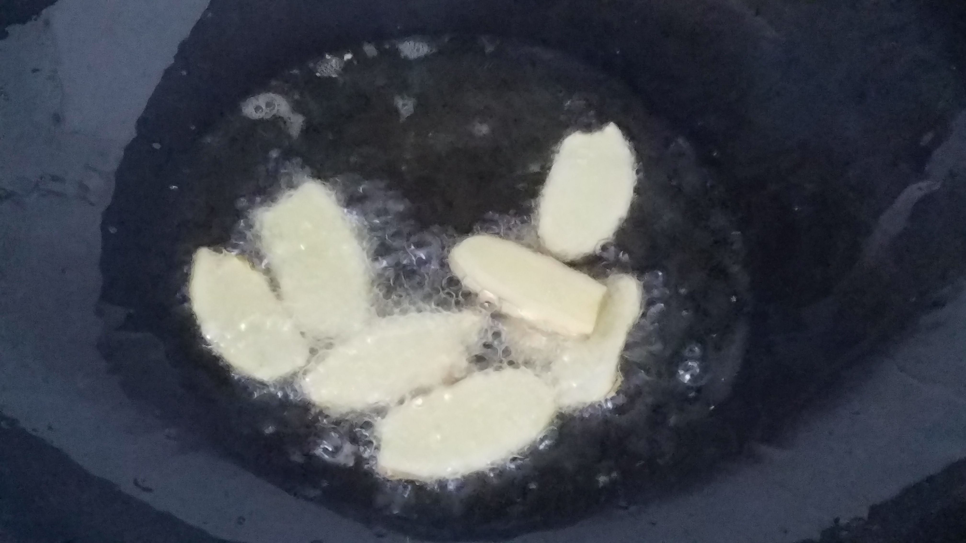 教你做香喷喷的泰式菠萝鸡肉炒饭,炒鸡肉怎么操作才香喷喷的