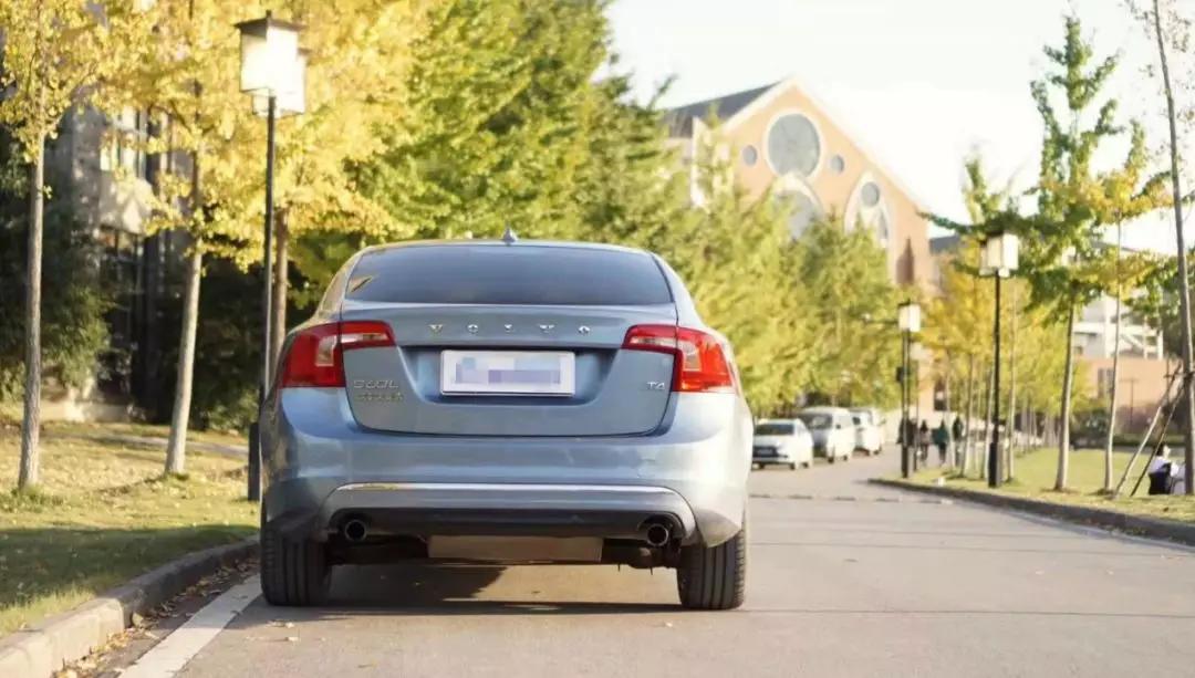 开了1年的沃尔沃s60,开了三年的沃尔沃s60还值多少钱呢