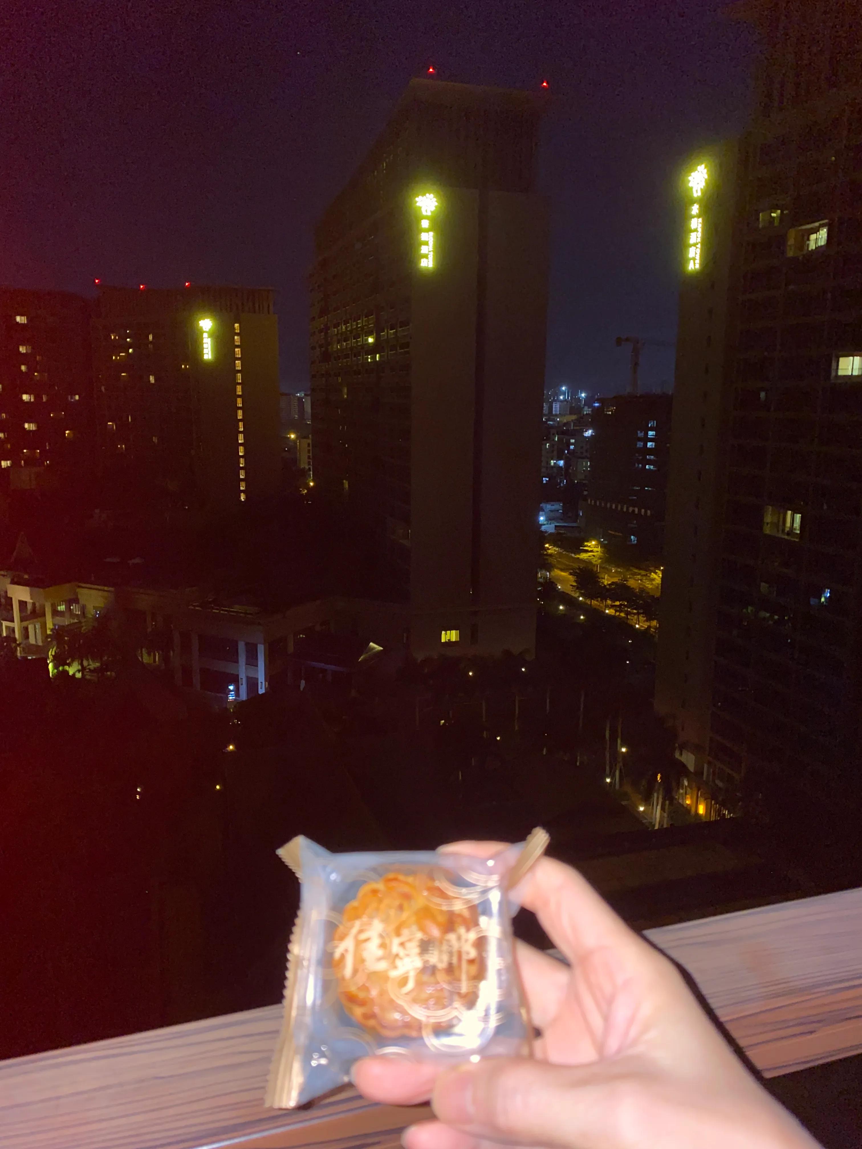 佳宁娜金腿小月饼还是挺好吃的