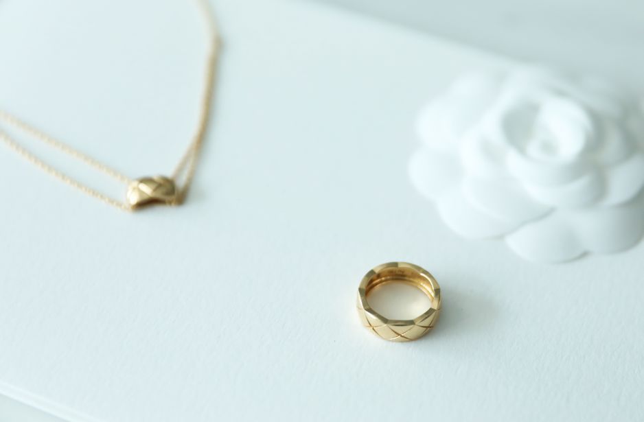 刘雯条纹帽,刘雯戴香奈儿手表图