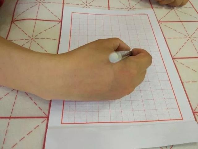 握笔写字正确姿势视频教程幼儿,握笔写字的正确方法和姿势