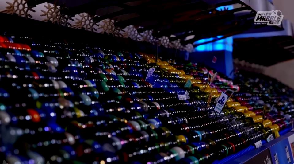 为什么几百万人要在油管上为一颗红色弹珠加油？