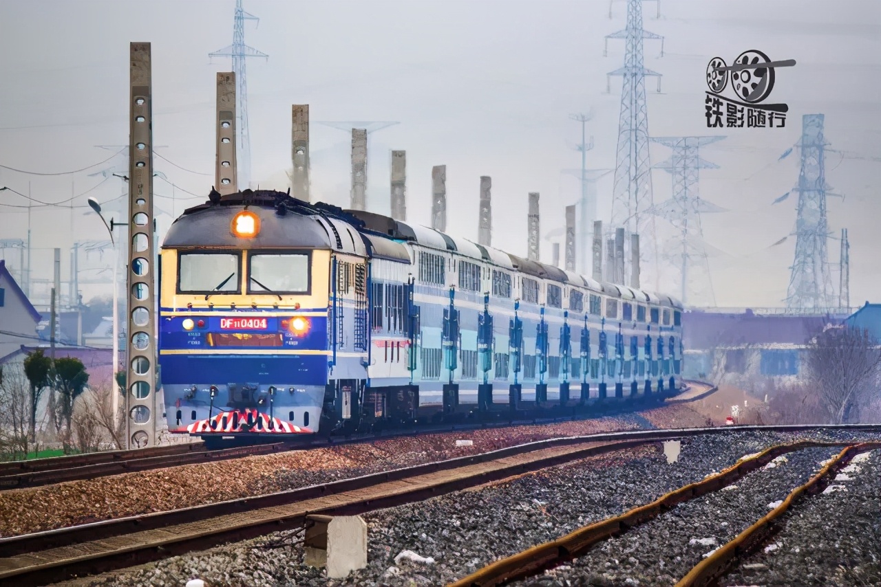 铁影车,东风11型内燃机车照片