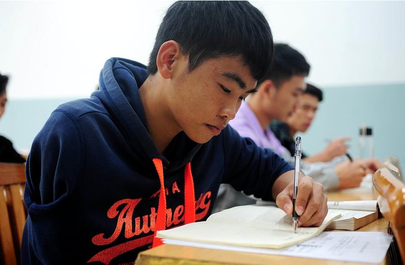 大学校园里的赚钱骗局,大学中的黑暗权力与利益