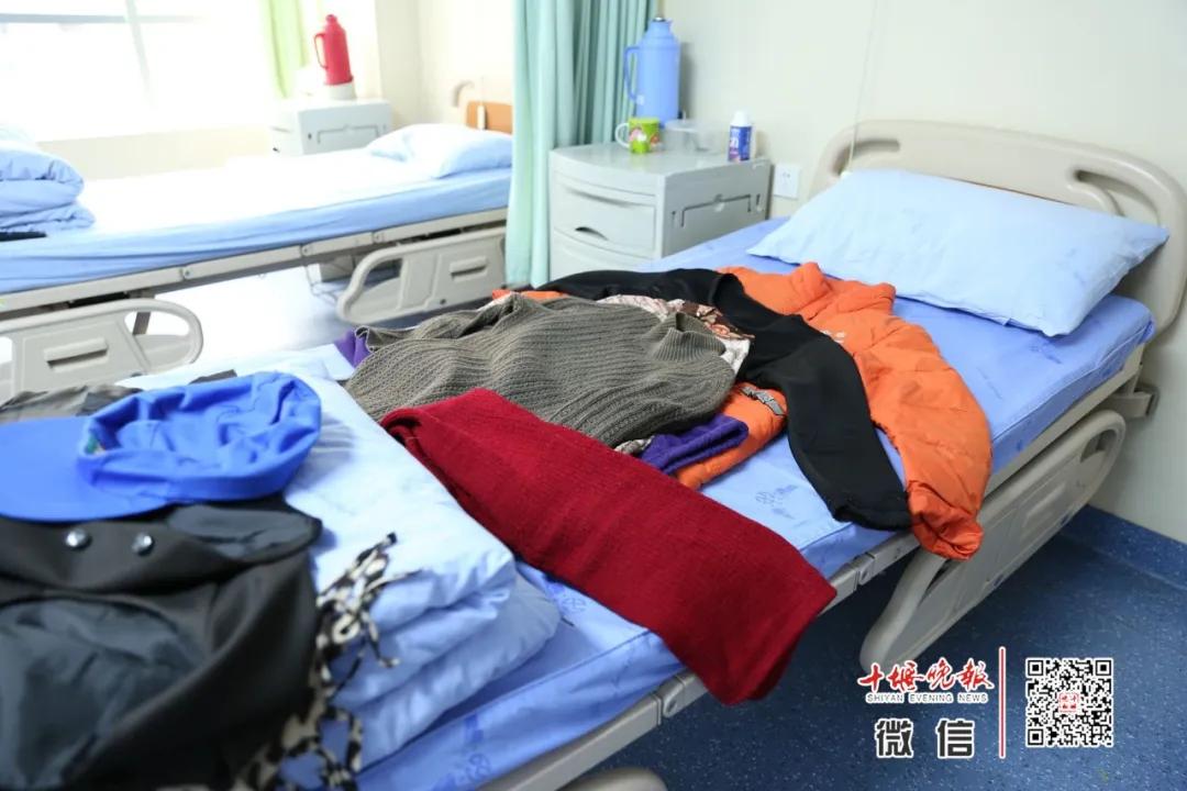 女子得怪病在大夏天穿棉袄,三伏天穿羽绒服