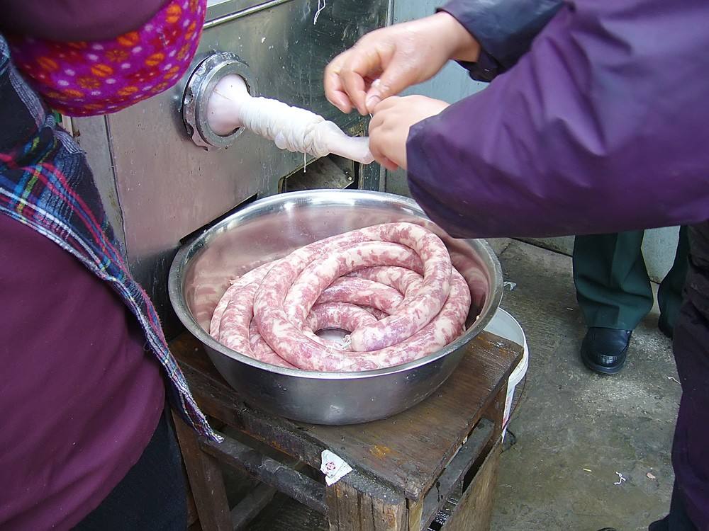 灌香肠的肉到底要不要洗,灌香肠的肉要不要把血水过出来