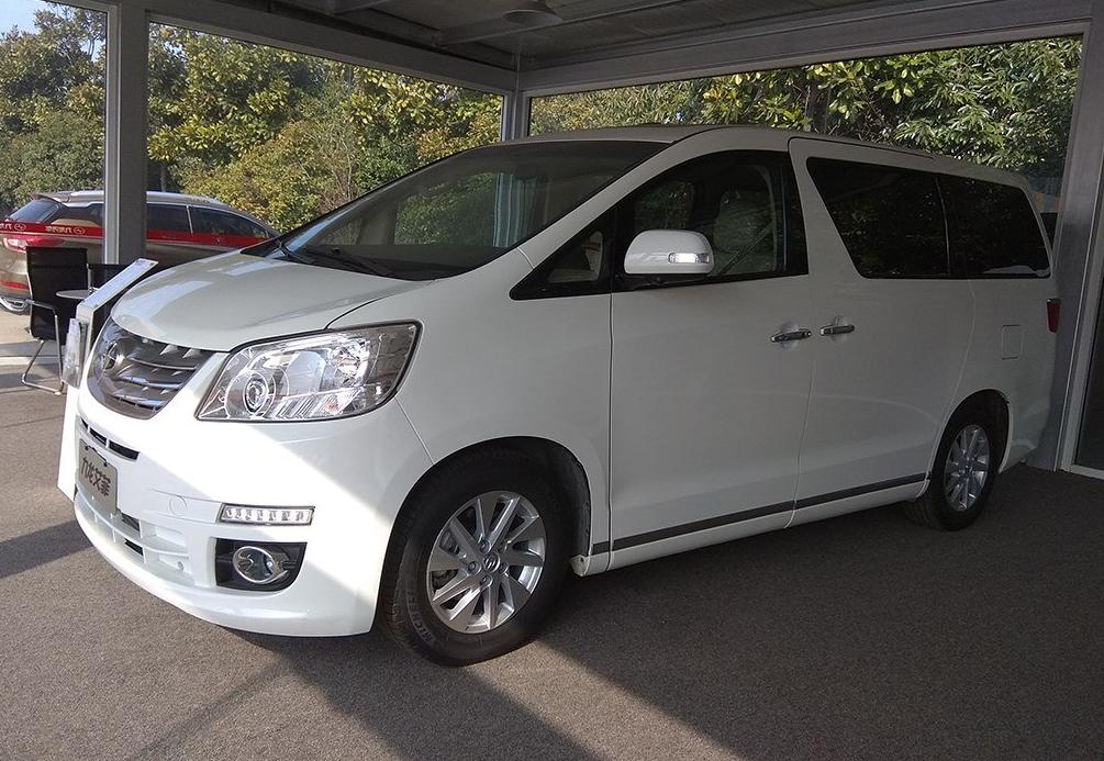 艾菲和埃尔法对比,华颂7和哪款车可以对比