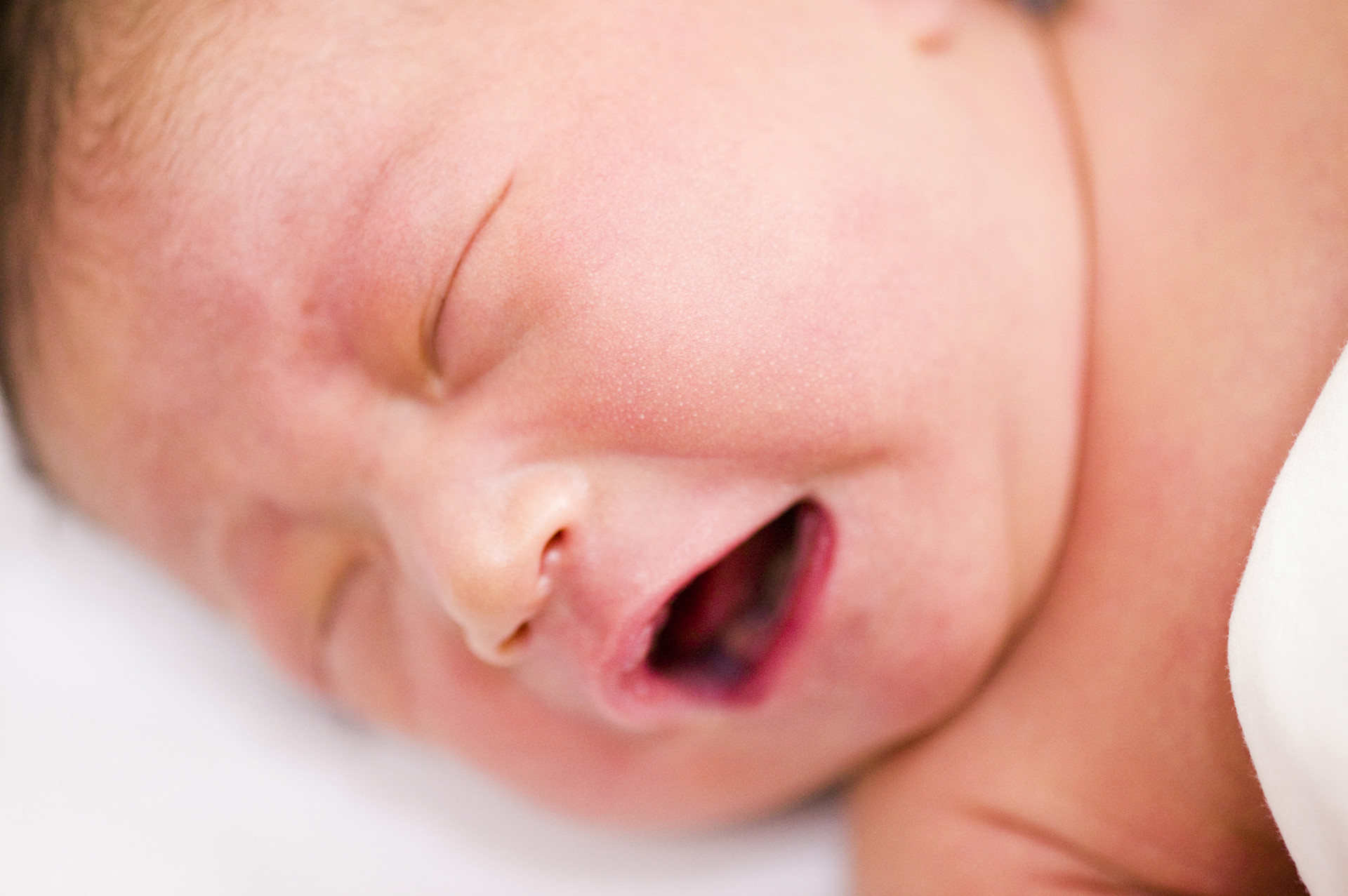 宝宝多久不会闹觉,宝宝白天接觉困难晚上却没问题