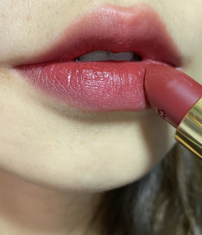 张扬一点又百搭的口红色号推荐,秋冬必备的一支口红色号