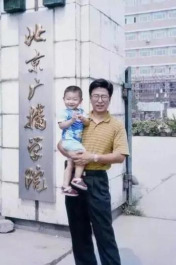 白岩松说不让儿子考第一名,白岩松考大学的过程