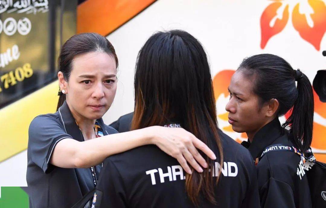 华裔美女神似西拉米,泰王几次示好碰一鼻子灰,富婆老公比玛哈帅