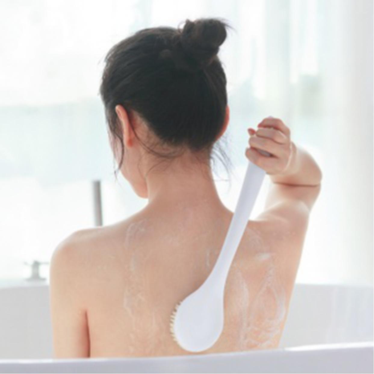 后背痘痘怎么祛痘疤,后背痘痘怎么祛除又疼又硬