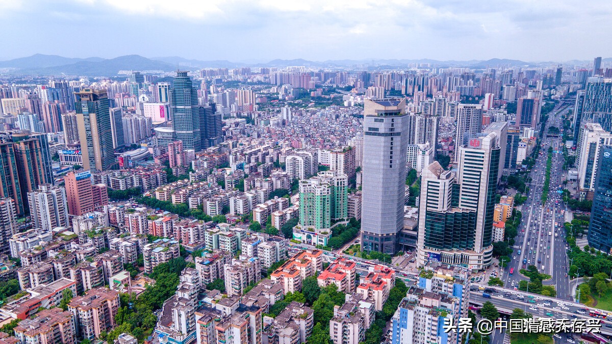 老公请吃饭新朋友递烟,老公请吃饭新朋友发烟