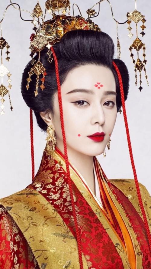 林芳兵25年前还原杨贵妃：增肥30斤，化妆造型堪称“国宝级”！