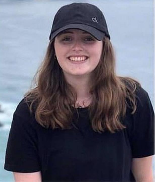 英22岁女子密约男友死亡，男友拍下七张私密尸照，称激情窒息致死