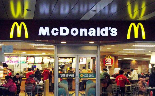 21亿*身卖**！高管谈恋爱被解雇，谁来接盘中国麦当劳？