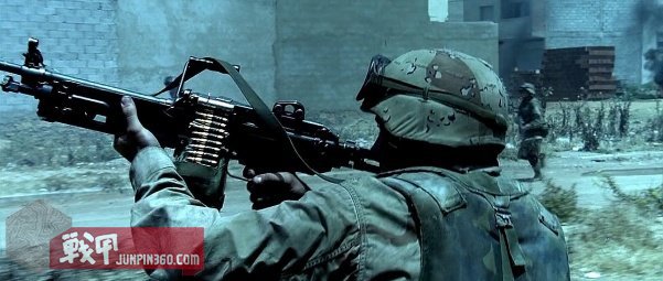 美国黑鹰战机坠落视频,十部顶级战争大片黑鹰坠落