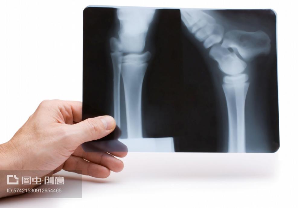 老人摔倒怎么判断是否骨折,摔倒怎样判断是肌肉疼还是骨头疼