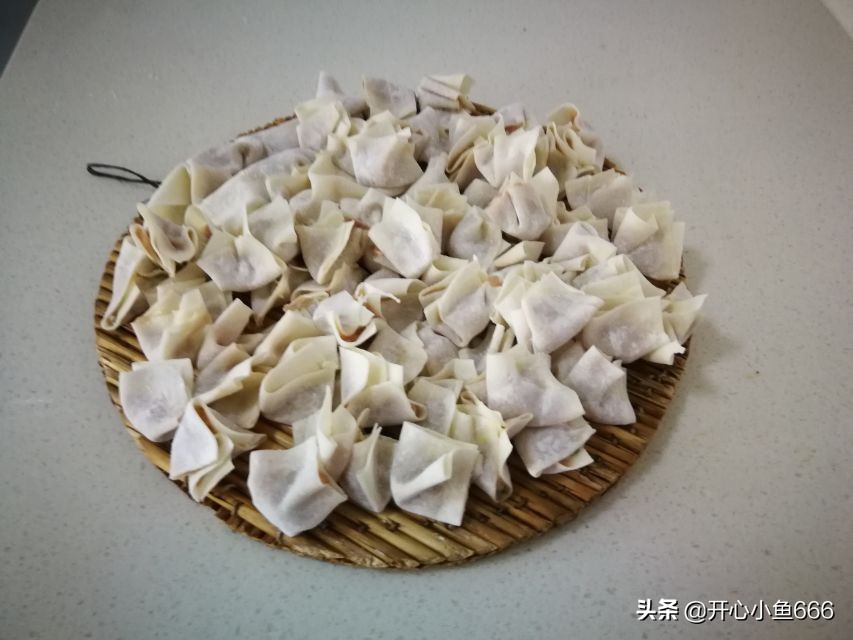 馄饨这样包大人孩子都喜欢吃,馄饨怎么包又好又快