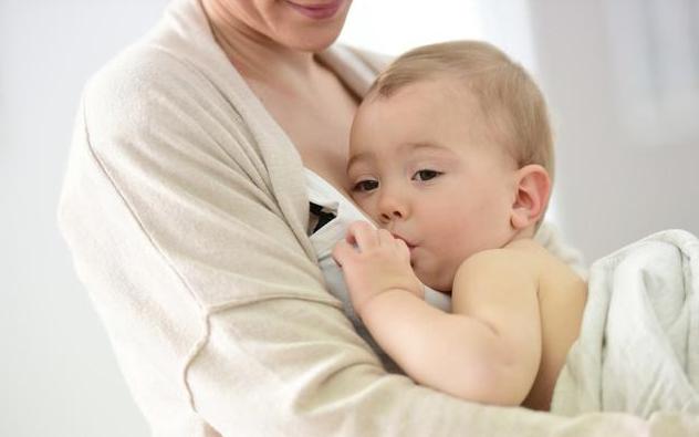 大人跟宝宝放屁都很臭要怎么调理,宝宝天天放屁是不是消化不好