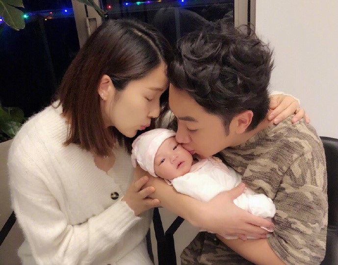 王祖蓝节目上没被路人认出震惊,王祖蓝校服到西装的仪式感