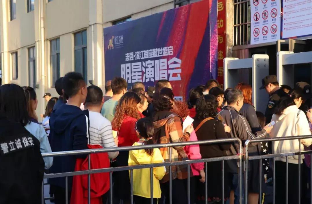 陈瑞庄心妍还有谁,庄心妍沈阳演唱会穿的红色西装