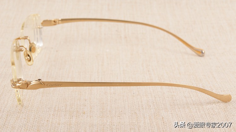 卡地亚眼镜原装镜片有什么效果 (卡地亚眼镜的缺点)