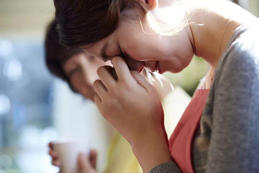 孕期腹痛别慌这些是正常的,孕妈咪在孕期要小心这几种情况