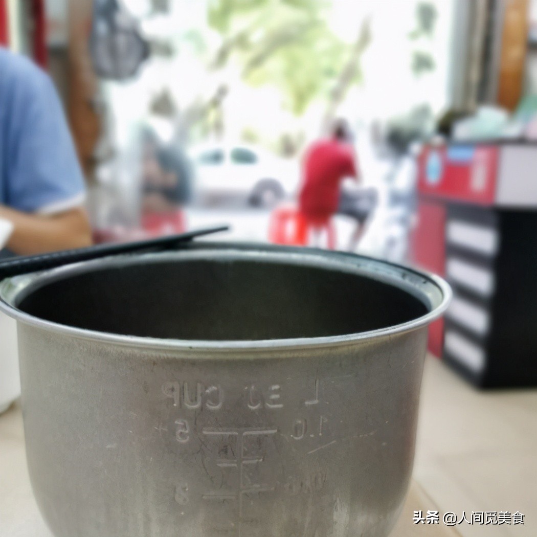 适合一个人的摆摊小吃煲仔饭,广东煲仔饭42元一锅