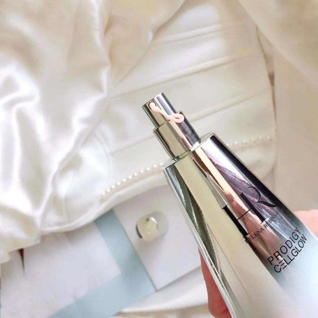 她给粉丝推荐几十块钱的平价产品，浴室里用的却是万元面霜？