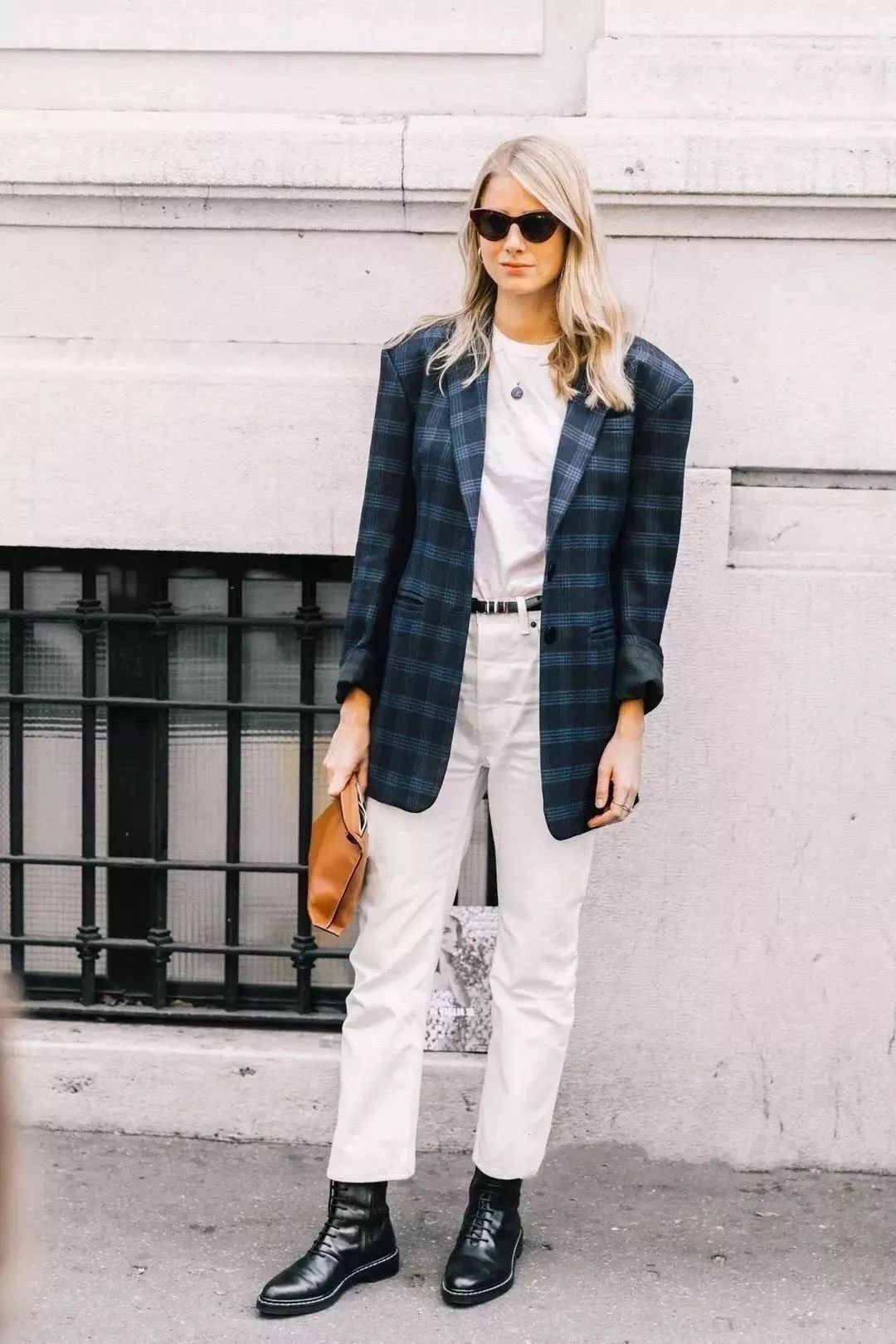 搭靴子穿的裙子秋冬款,裙子靴子秋冬搭配图