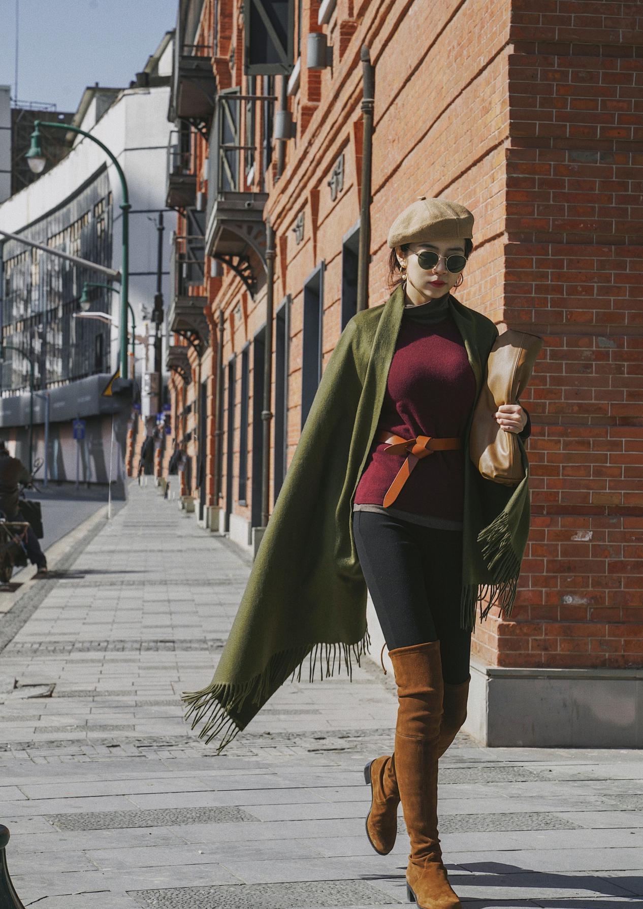 深绿色棕色穿搭高级感,绿色洋气还是咖啡色洋气