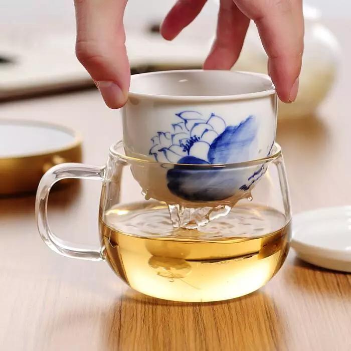 中国人不爱玻璃餐具？百年品牌打破传统，网友：一边说不好看还买