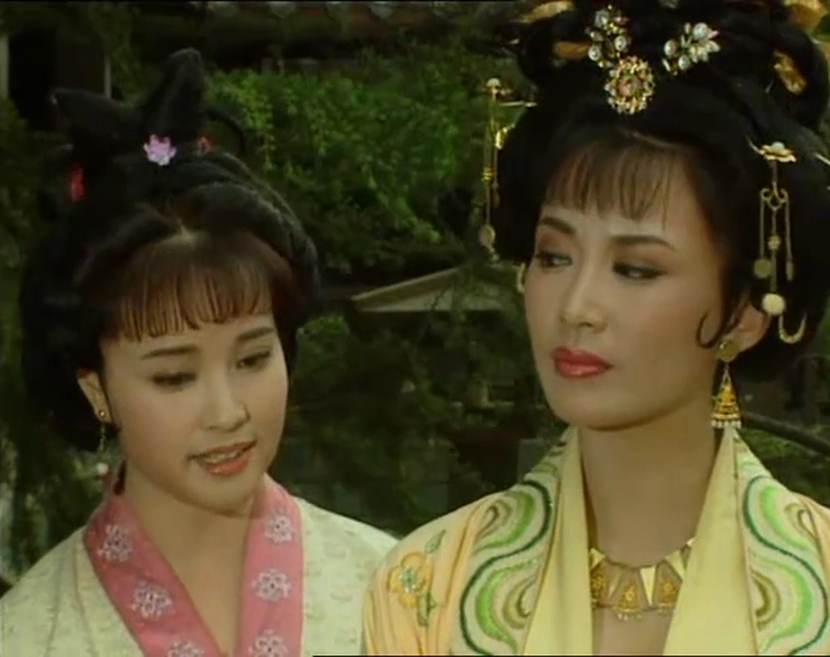 比较火的女明星发型搭配,女明星造型心机发型