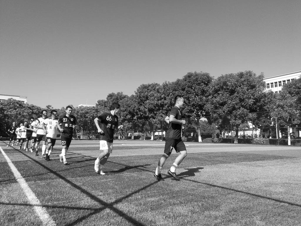 津门网邓书梁：七人足球场施建纪实