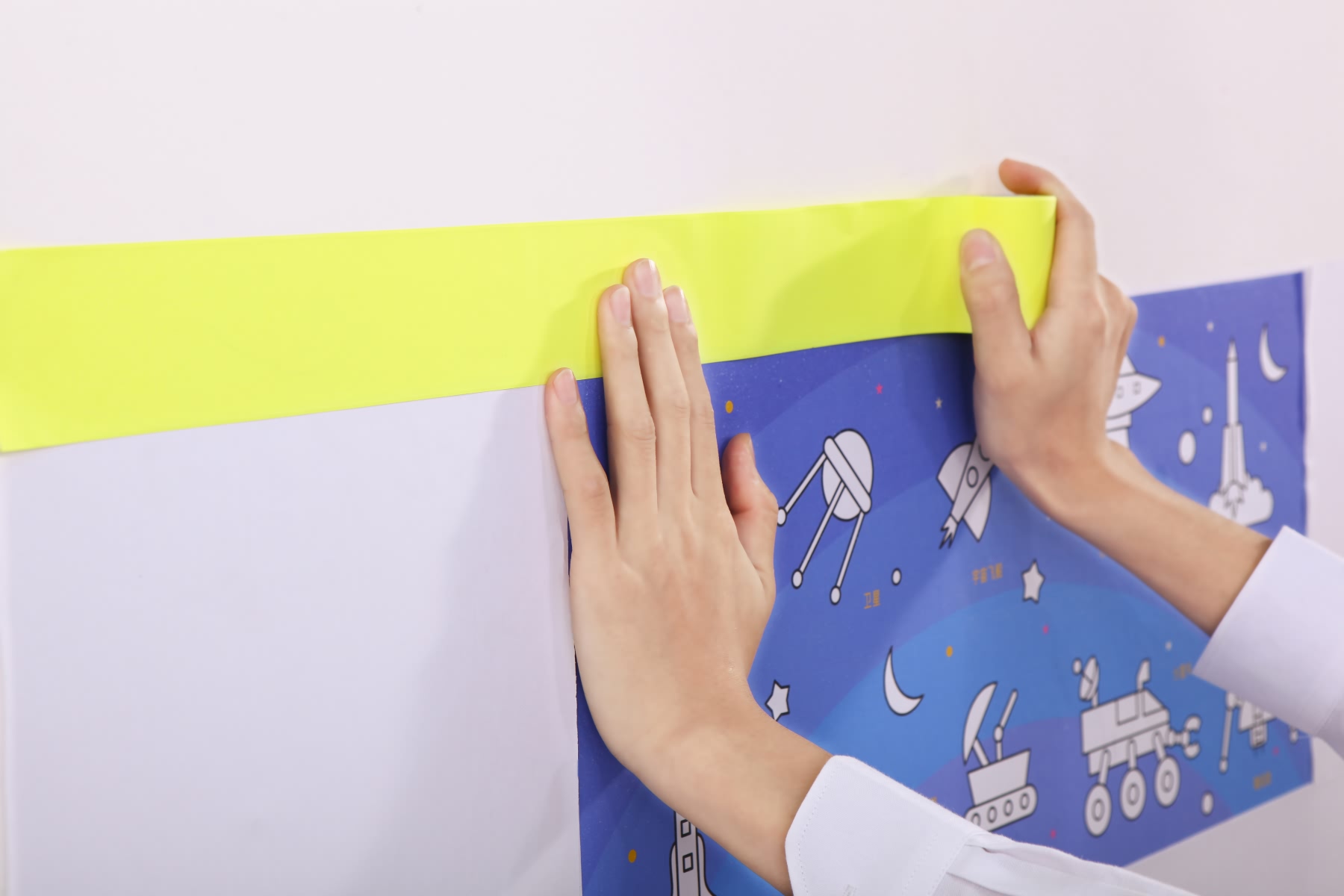 小孩用蜡笔在墙上乱涂乱画怎么办,孩子在白墙上乱涂乱画该怎么清理