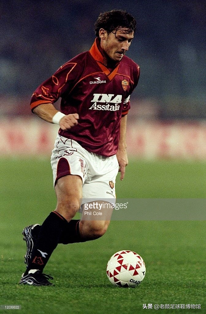 17岁签约nike,t90头号代言人欧锦赛反水怒喷球鞋散热差