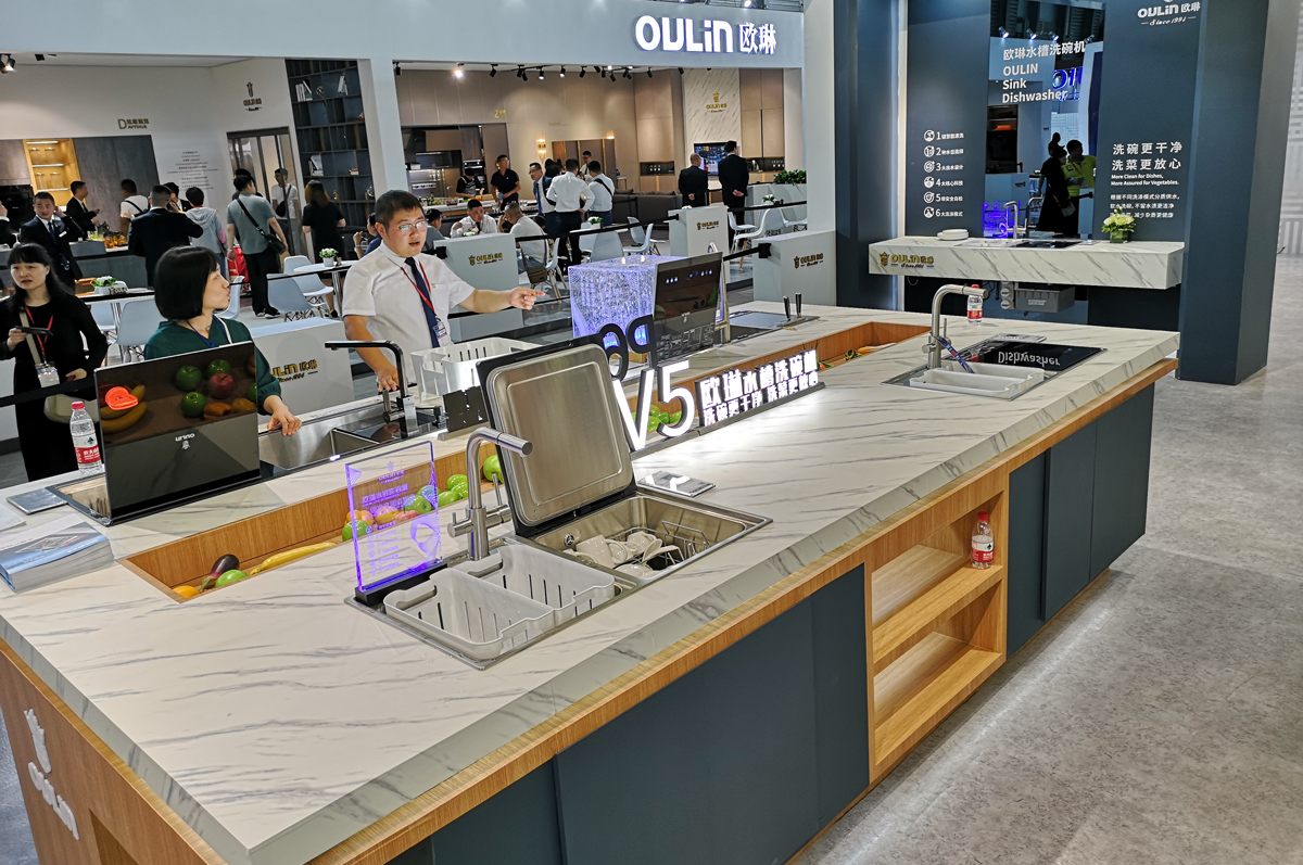 沈宏伟欧琳最新视频,欧琳和沈宏伟关系