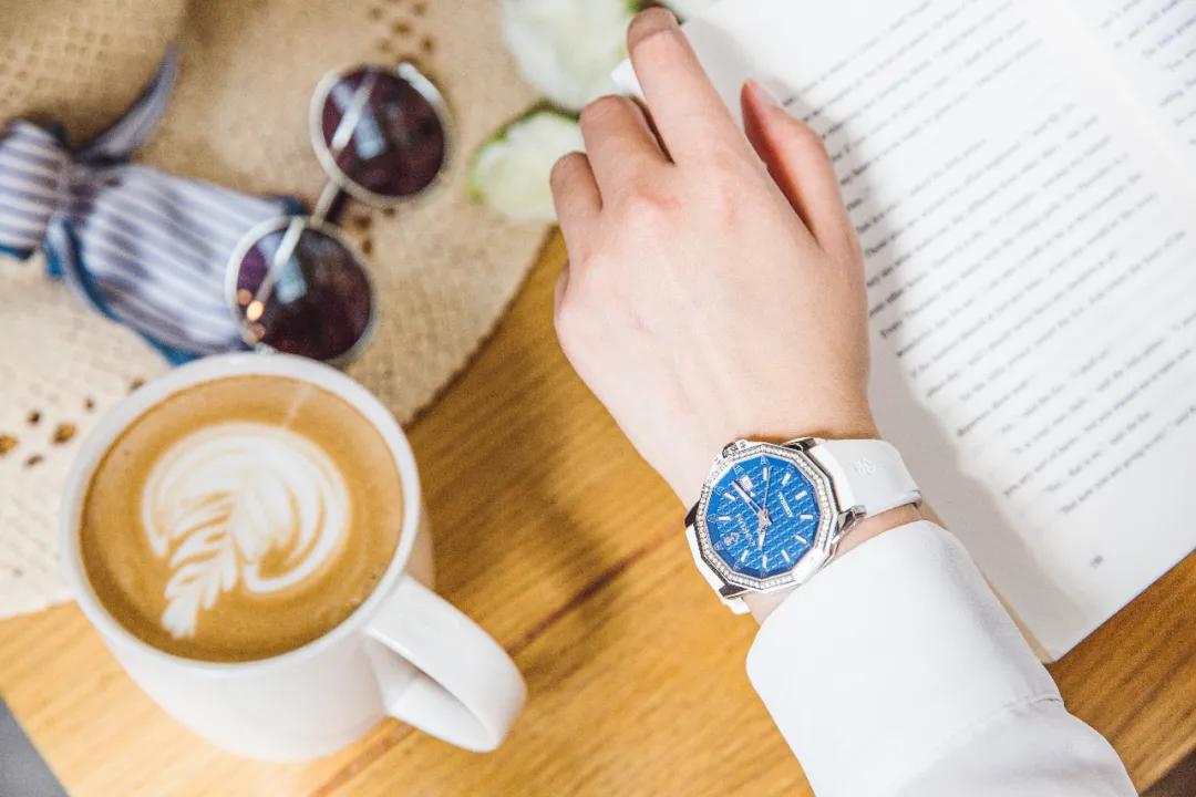 十一国庆没闲着，大腕给你找了4个爱表的女朋友