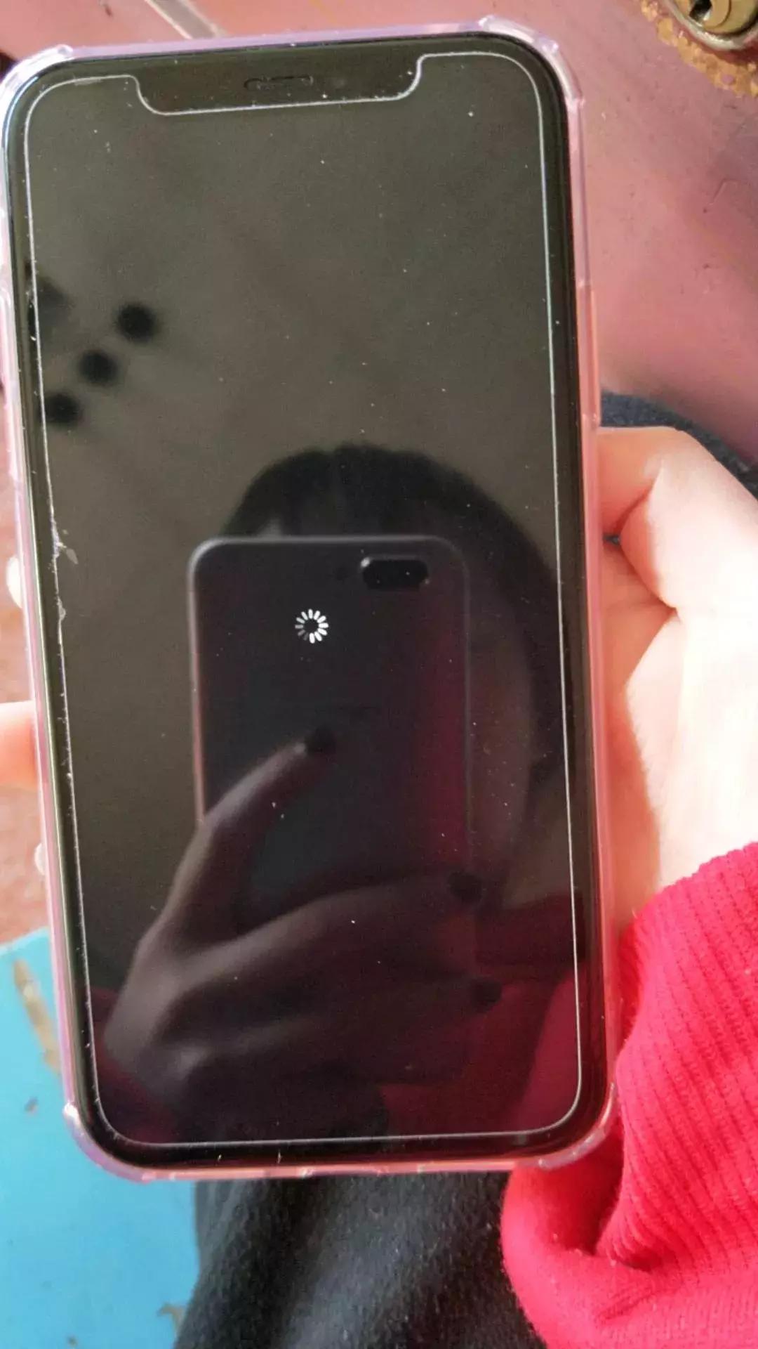 iphonexr榛戝睆鑷繁閲嶅惎,iphonexr鑷姩榛戝睆閲嶅惎