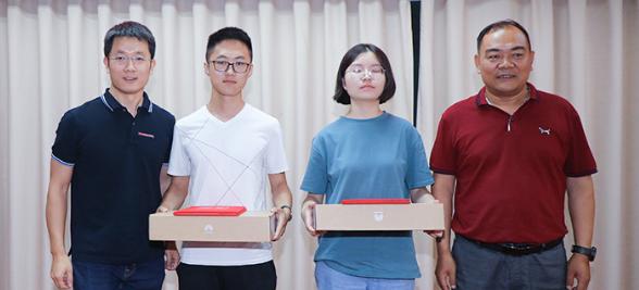 九机网为云大毕业生捐赠7000枚纪念章,科技助学项目即将开启