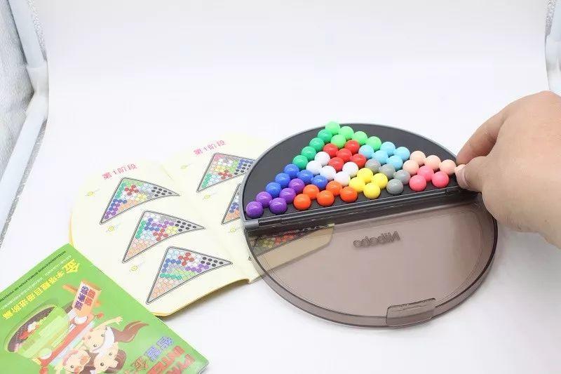 沉迷于游戏的孩子和学霸对比,学霸和学渣玩儿游戏