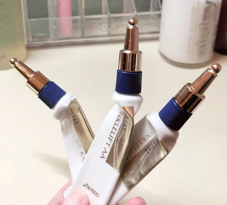 眼霜淡化黑眼圈正确使用方法,眼霜的正确使用方法去除黑眼圈