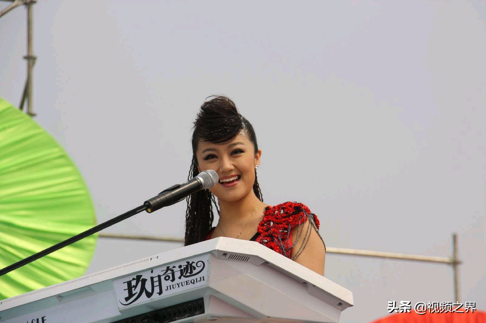 两“王”成一家，舞台创“奇迹”。