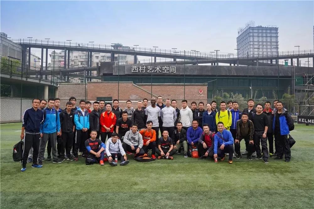 “球”学英超丨是什么神秘力量，让他们大冬天穿短袖儿……