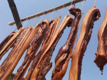 腌腊肉抹醋防苍蝇,腌腊肉抹点酱油要腌多久